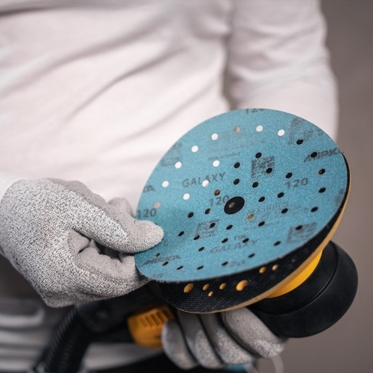 Mirka® Galaxy Schleifscheiben Testkit SEYGALAXY150L, Ø 150 mm, 2x P40, P80, P120, P180, P240, P320, Multilochung, Kletthaftend, Multifit™ Technologie, Filmscheibe mit Präzisions-Keramik- & Aluminiumkorn