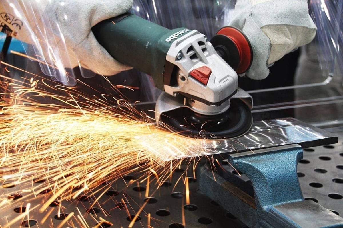VSM ALUMINIUMOXID KF808 799637, Ø 180 mm x ø 22,23 mm, P80, 4-fach Schlitz Ausführung (S1E), 8.500 U./Min., Universelle Fiberscheibe aus Aluminiumoxid-Korn, Für die Bearbeitung von Edelstahl