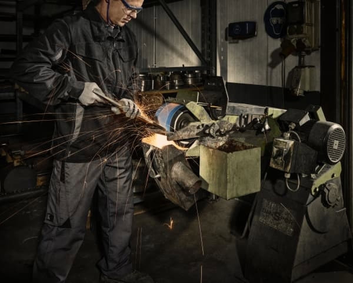 KLINGSPOR CS 411 Y Schleifband 62537, 150 mm x 2000 mm, P40, Z, F4G, Zirkonkorund, Für universal Metall, Stahl und Edelstahl Schleifanwendungen