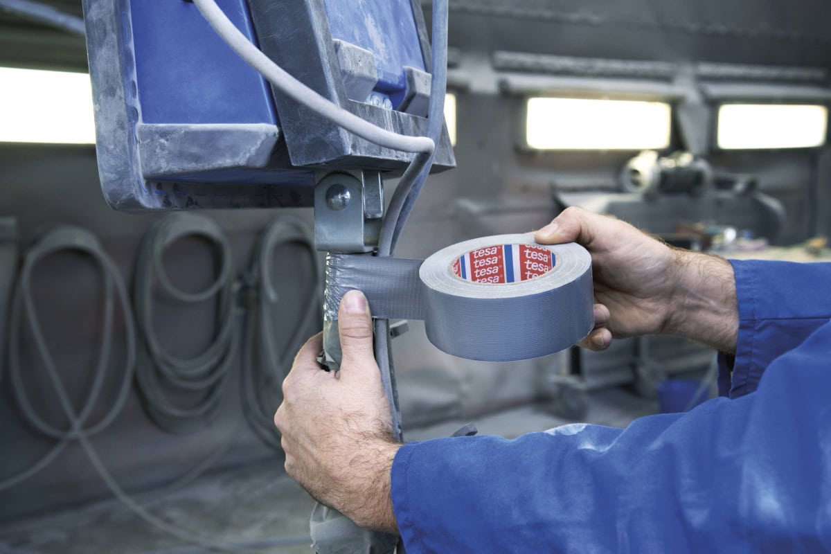 tesa® Gewebeband / Duct Tape 4615, 50 mm x 50 m, 0,175 mm, Grau, Lösemittelfrei, Nachhaltig, Für universelle Anwendungen
