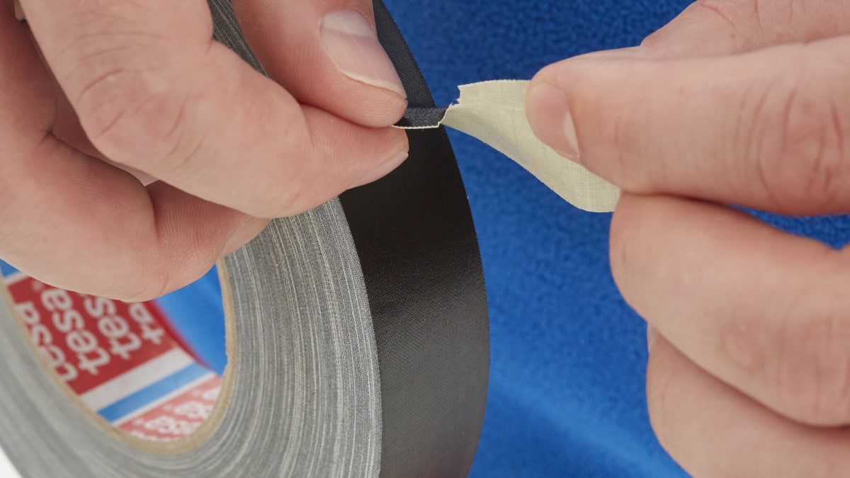 tesaband® Gewebeband 4657, 50 mm x 50 m, Schwarz, PV0, Hochtemperaturbeständiges Spezialgewebeband für hitzebeständige Anwendungen