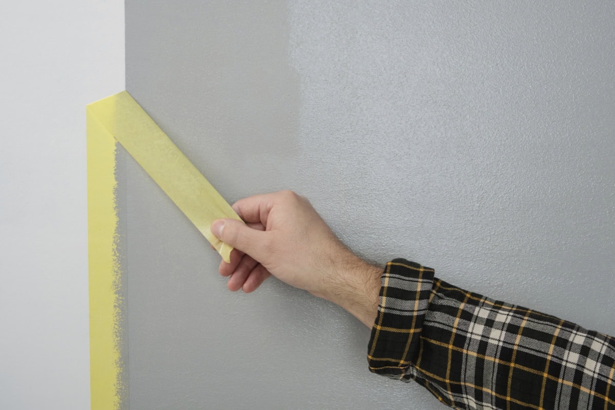 tesa® Professional 4334 Präzisionskrepp® PLUS, 1230 mm x 50 m, 0,09 mm, Gelb, Malerband & Lackierband für perfekte Ergebnisse