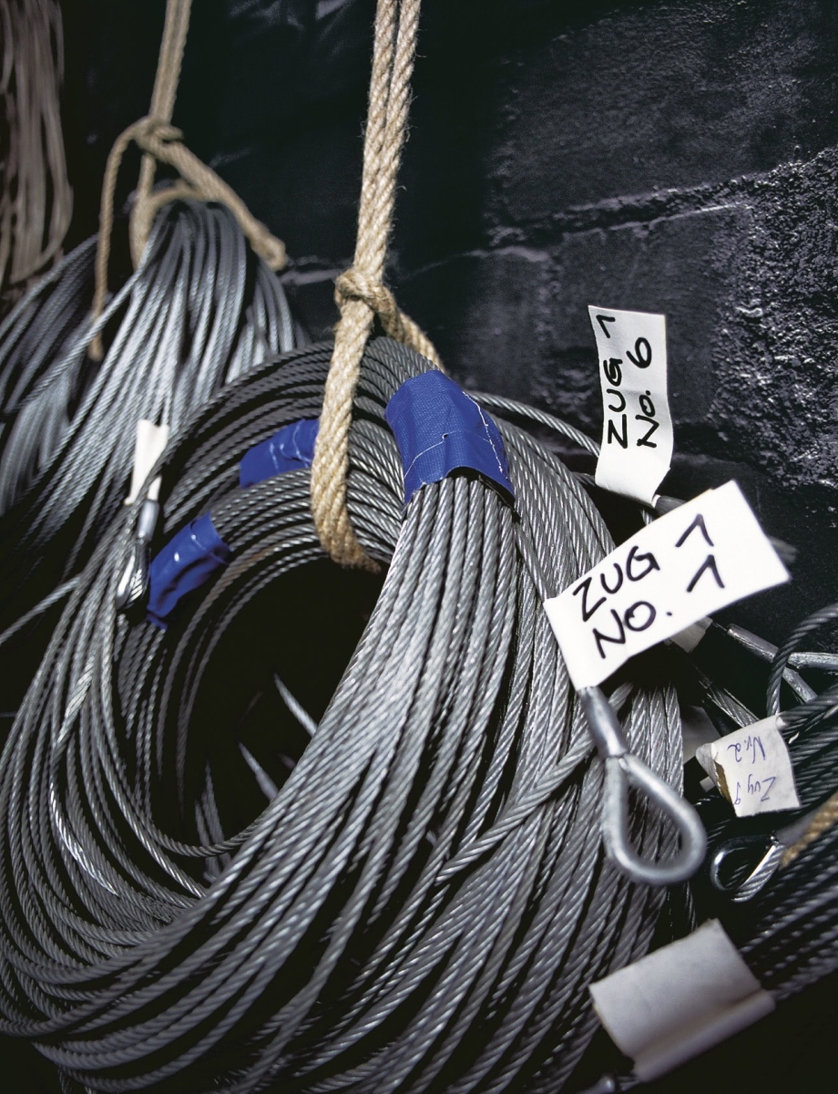 tesaband® Gewebeklebeband 4688, 38 mm x 50 m, 0,26 mm, Schwarz, PV0, Allrounder & Reparatur Klebeband