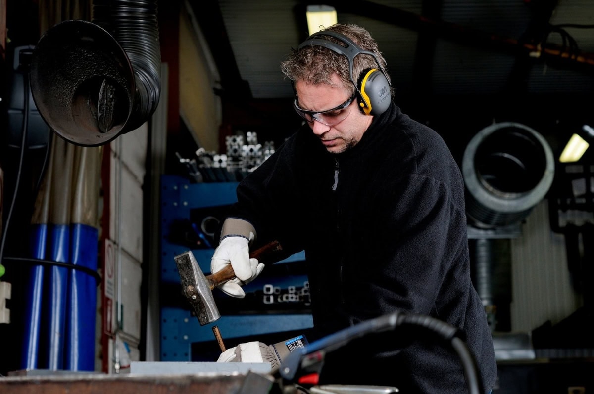 3M™ PELTOR™ X2A-1 Kapselgehörschutz, Für sehr laute Arbeitsumgebungen, SNR = 31 dB, Gelb/Schwarz, Kopfbügel, Einzelhandelsverpackung